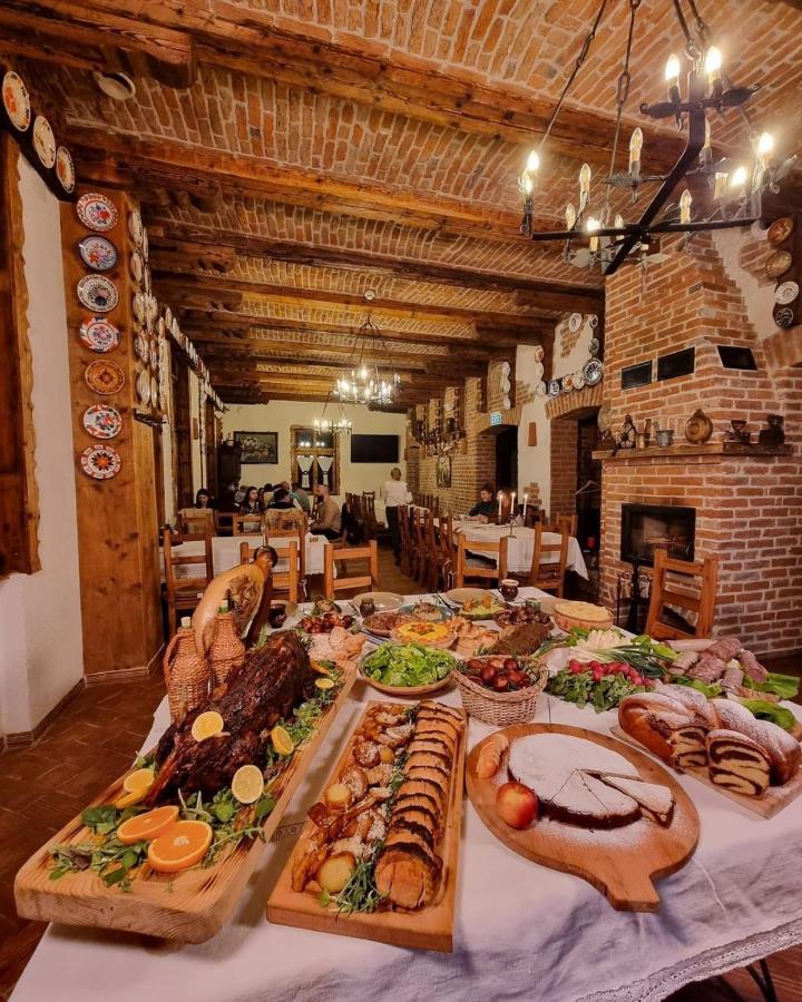 Hotel Conacul Sfantul Sava Brancovici Ineu  Exteriér fotografie