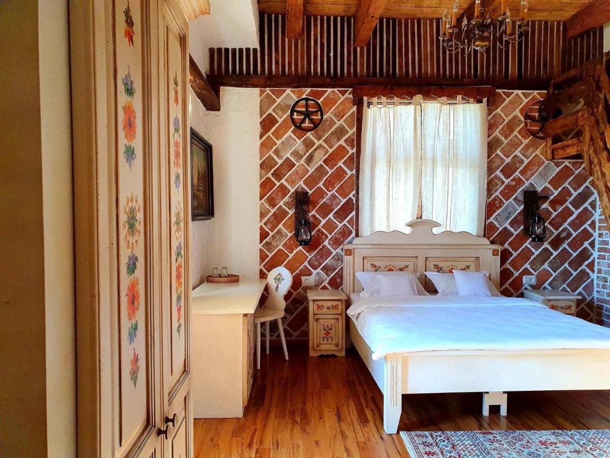 Hotel Conacul Sfantul Sava Brancovici Ineu  Exteriér fotografie