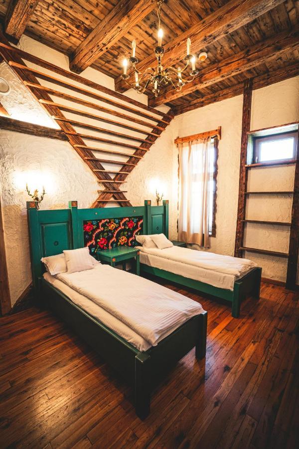 Hotel Conacul Sfantul Sava Brancovici Ineu  Exteriér fotografie