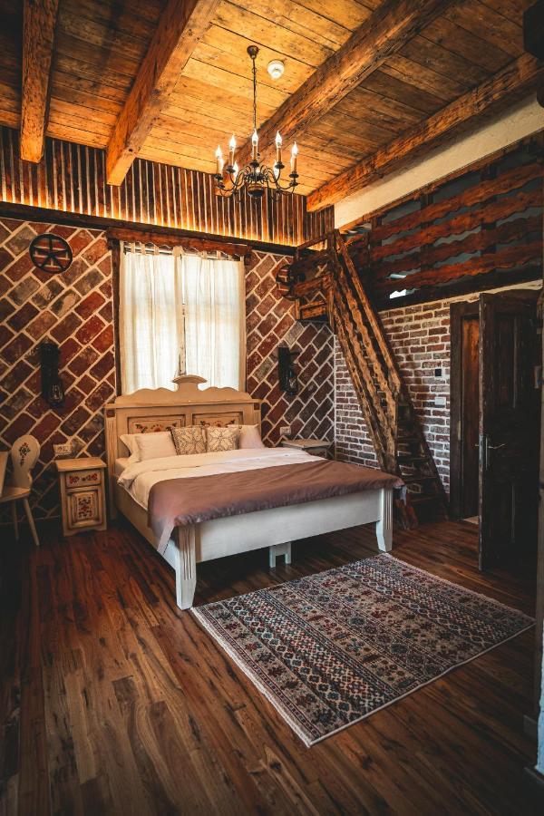 Hotel Conacul Sfantul Sava Brancovici Ineu  Exteriér fotografie