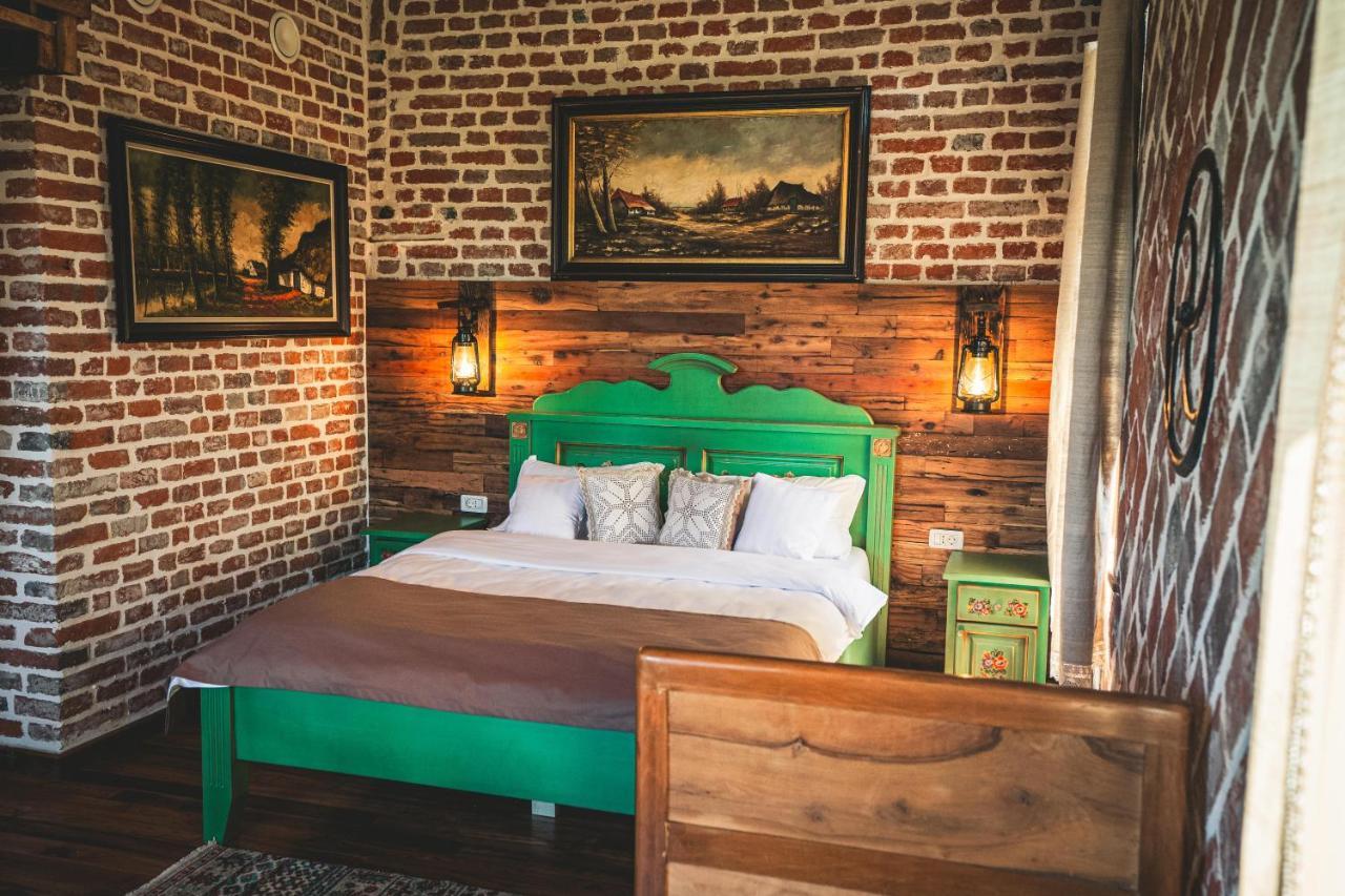 Hotel Conacul Sfantul Sava Brancovici Ineu  Exteriér fotografie